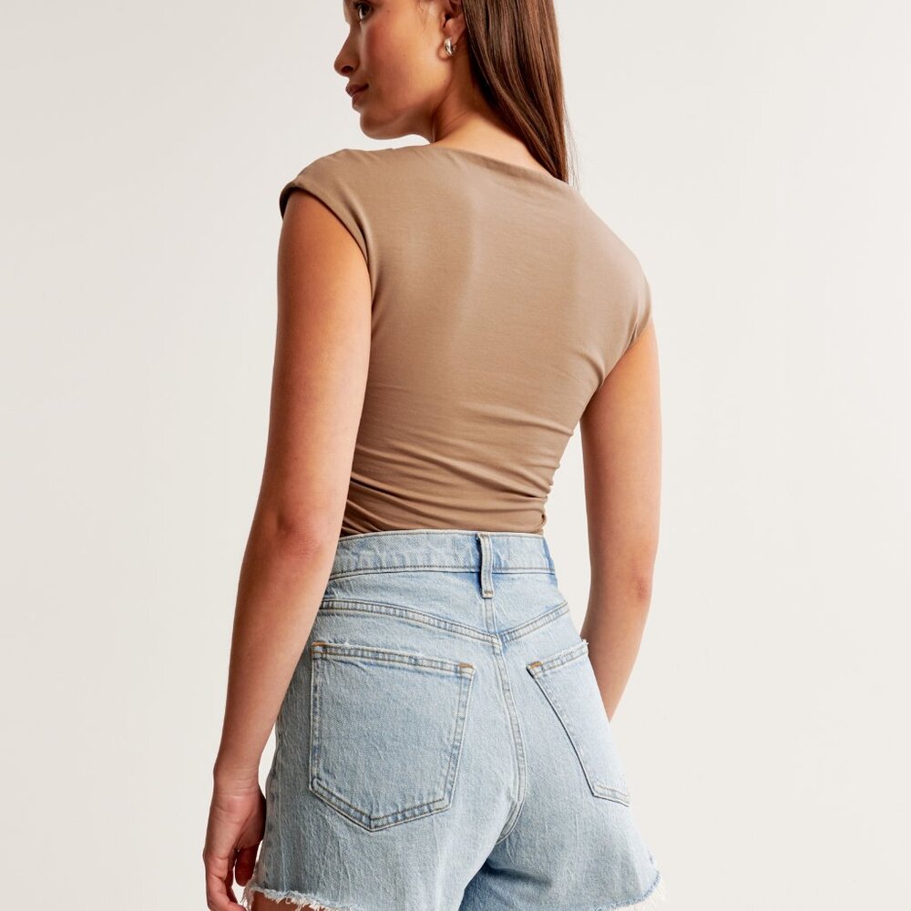 A&F High Rise 90s Cutoff Short - Picture 4 of 14
